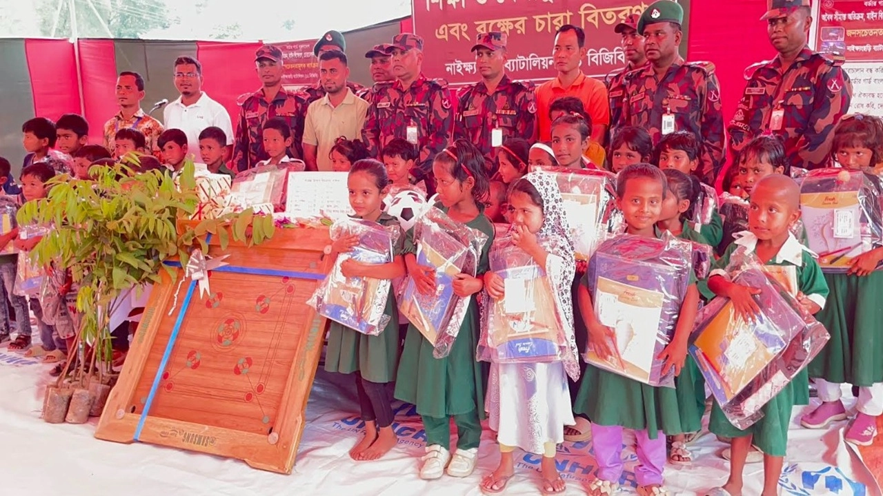 নাইক্ষ্যংছড়ির বাহিরমাঠ সীমান্তে ১১ বিজিবির ফ্রি চিকিৎসাসেবা ও ঔষধ বিতরণ
