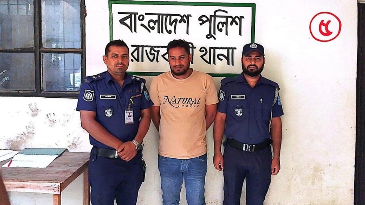 পুলিশ সদস্যকে মারধর, যুবক গ্রেপ্তার