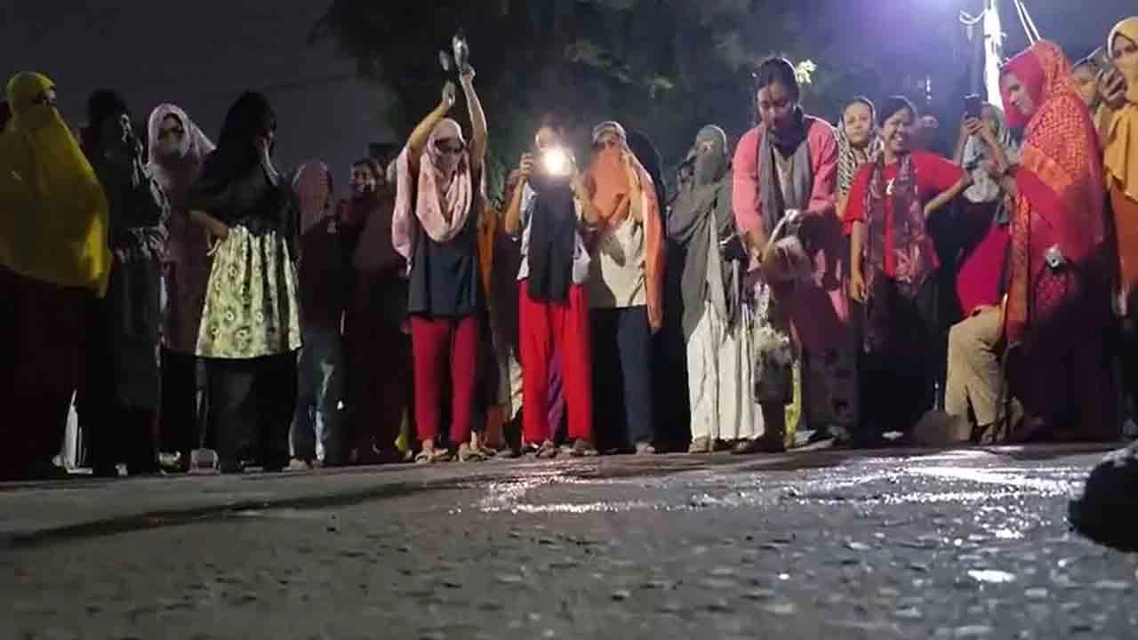 ছাত্রীদের বিক্ষোভ