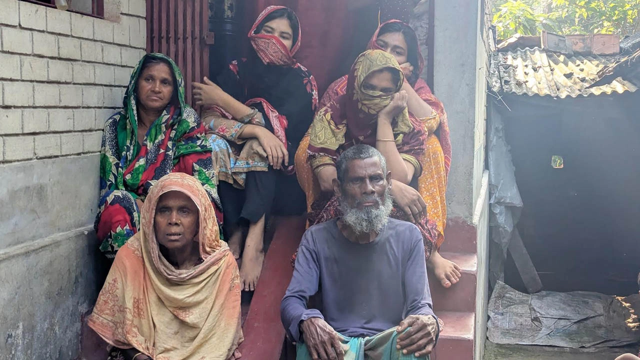 শোকে কাতর মা, বাবা ও স্বজনরা।