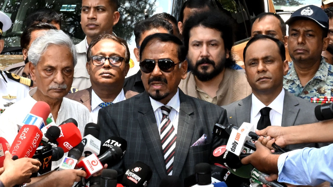 জাতীয় সংসদের স্পীকার হাফিজ উদ্দিন আহমদ