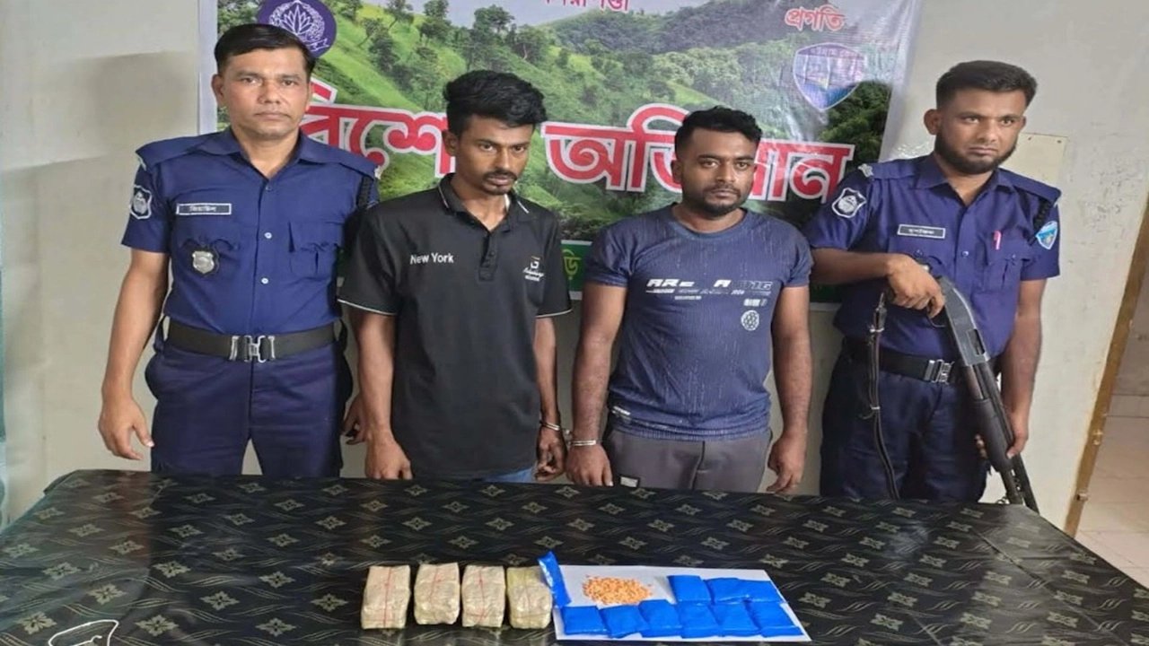 ঘুমধুমে পুলিশের অভিযানে মাদক চালান জব্দ, দুই যুবক গ্রেপ্তার