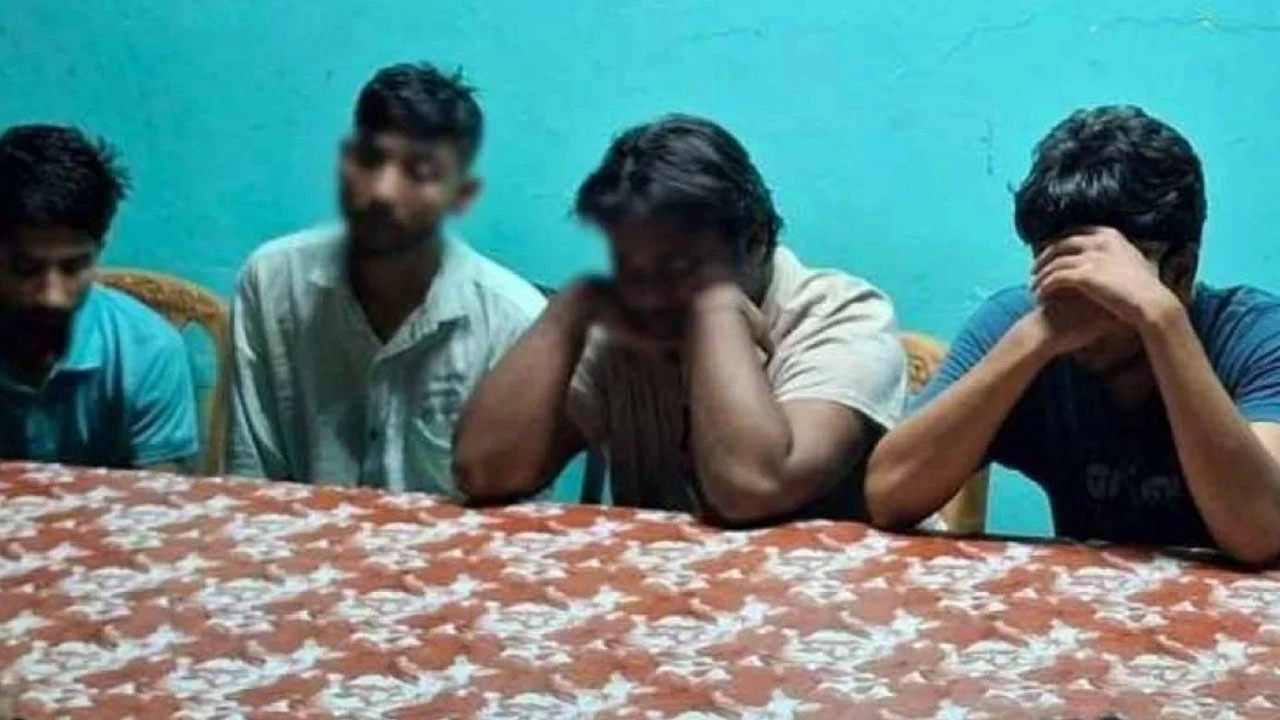 অভিযুক্ত শিক্ষার্থীরা।