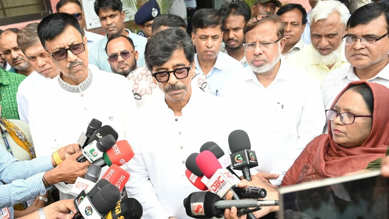 মৎস্য ও প্রাণিসম্পদ এবং কৃষি মন্ত্রী মোহাম্মদ আমিন উর রশিদ
