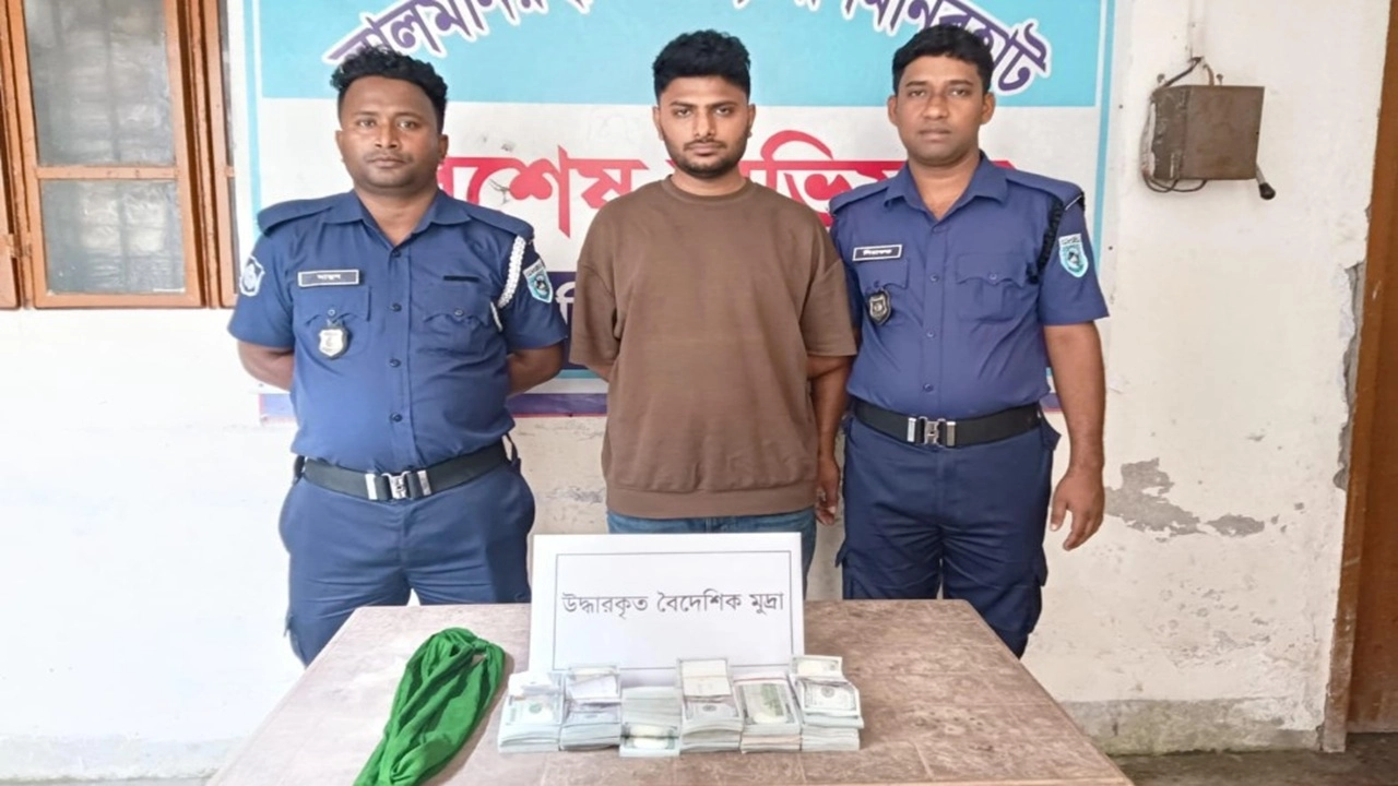 লালমনিরহাটে দেড় লাখের বেশি আমেরিকান ডলারসহ যুবক গ্রেপ্তার