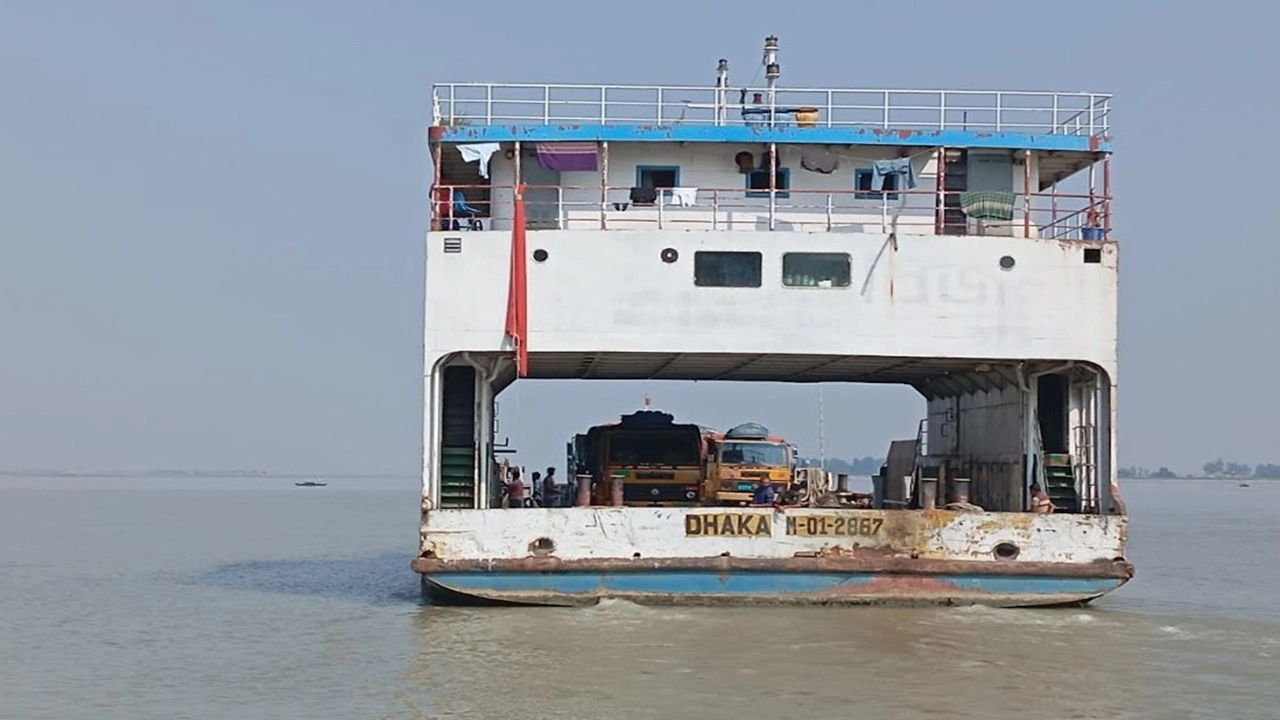 সচল চিলমারী-রৌমারী ফেরি চলাচল 