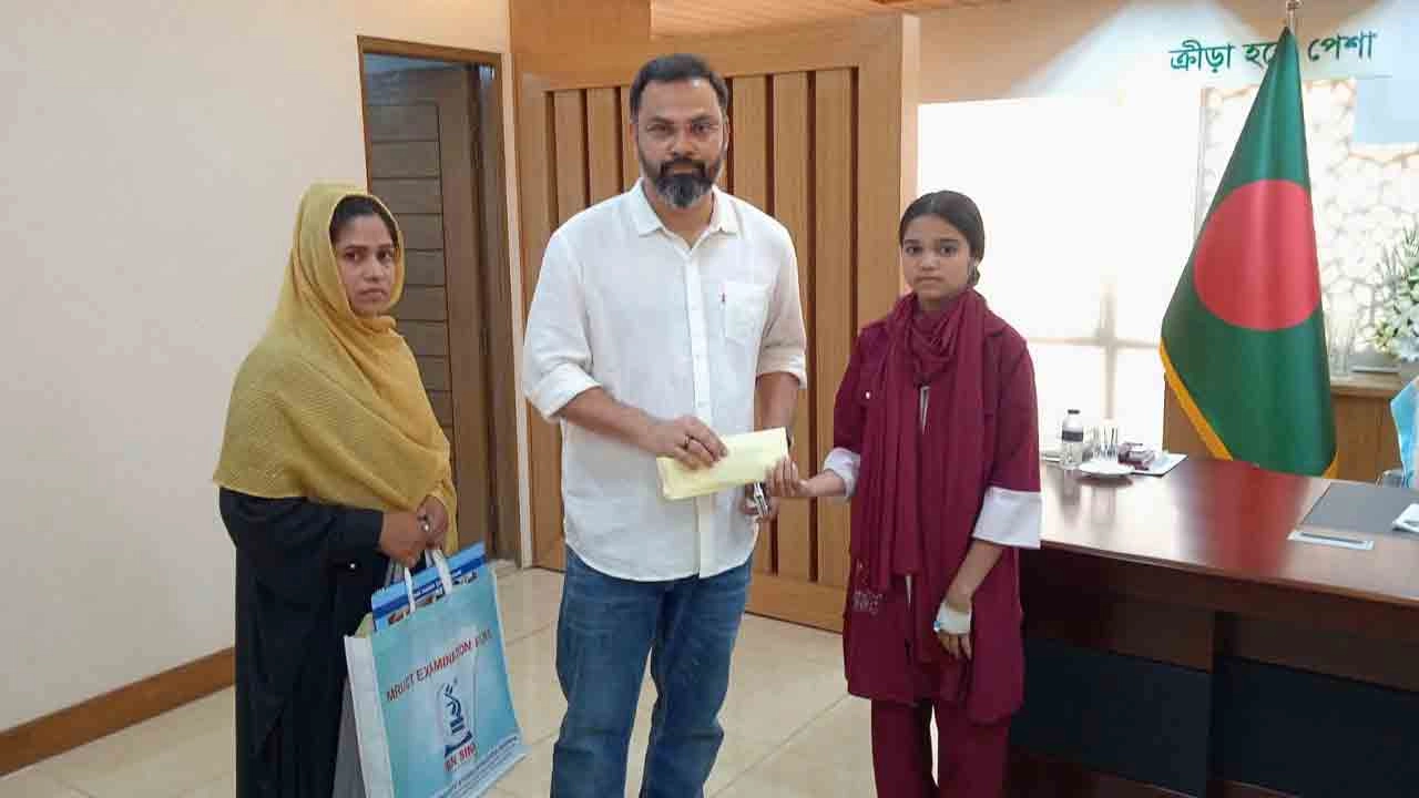 কাবাডি খেলোয়াড় মিথিলাকে আর্থিক সহায়তা দিলেন ক্রীড়া প্রতিমন্ত্রী