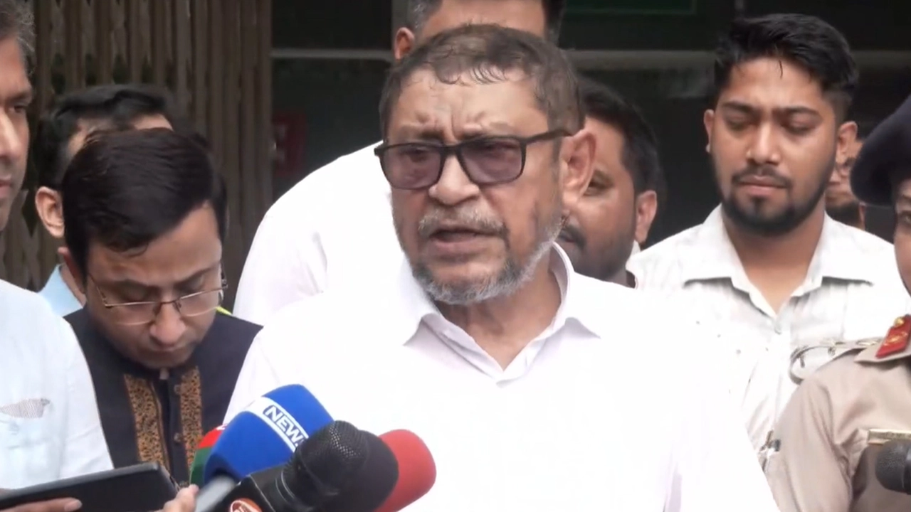 মহাখালী ডিএনসিসি কোভিড হাসপাতাল পরিদর্শন শেষে স্বাস্থ্যমন্ত্রী
