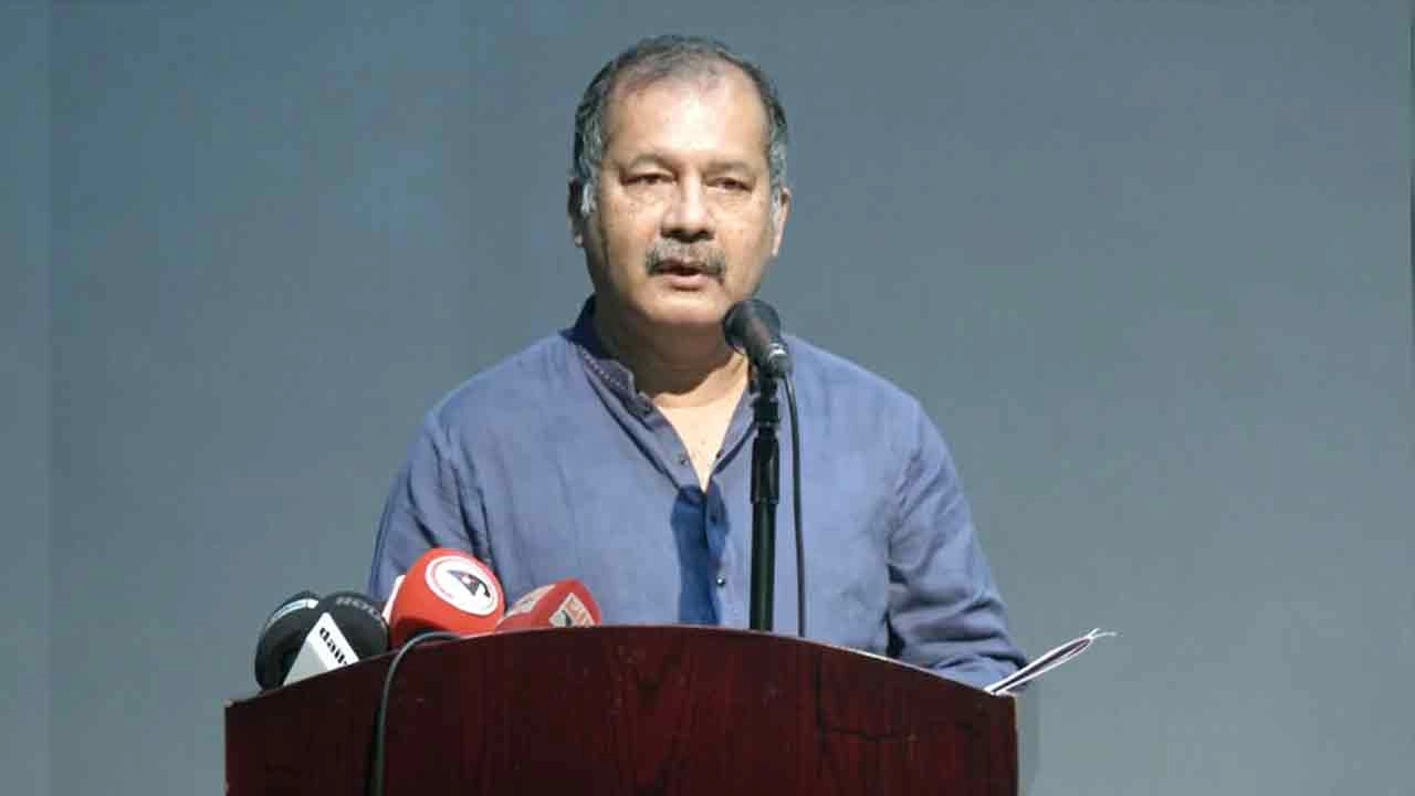 বক্তব্য রাখছেন তথ্যমন্ত্রী জহির উদ্দিন স্বপন