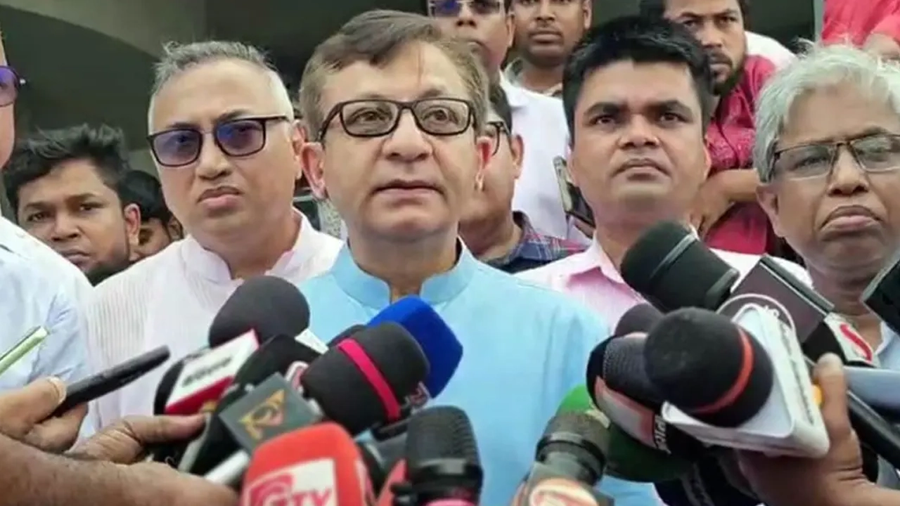 চামড়া খাত থেকে বছরে ১২ বিলিয়ন ডলার আয় সম্ভব: শিল্পমন্ত্রী