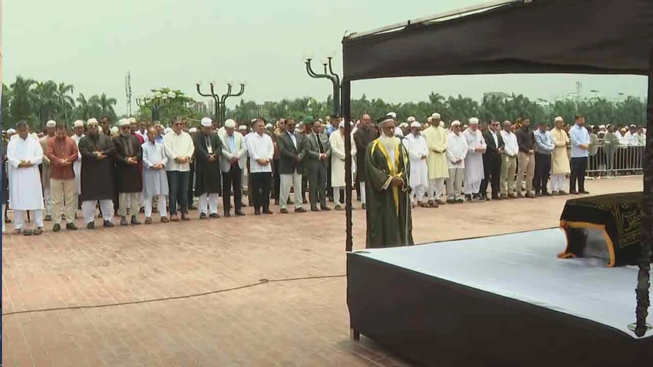 সাবেক স্বাস্থ্য প্রতিমন্ত্রী মিজানুর রহমান সিনহার জানাজায় প্রধানমন্ত্রী তারেক রহমানসহ অন্যরা