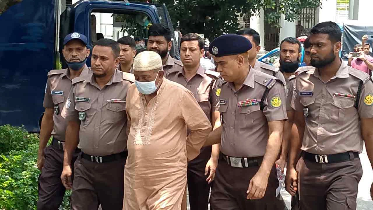 আদালত প্রাঙ্গণে বেরোবির সাবেক ভিসি হাসিবুর রশিদ