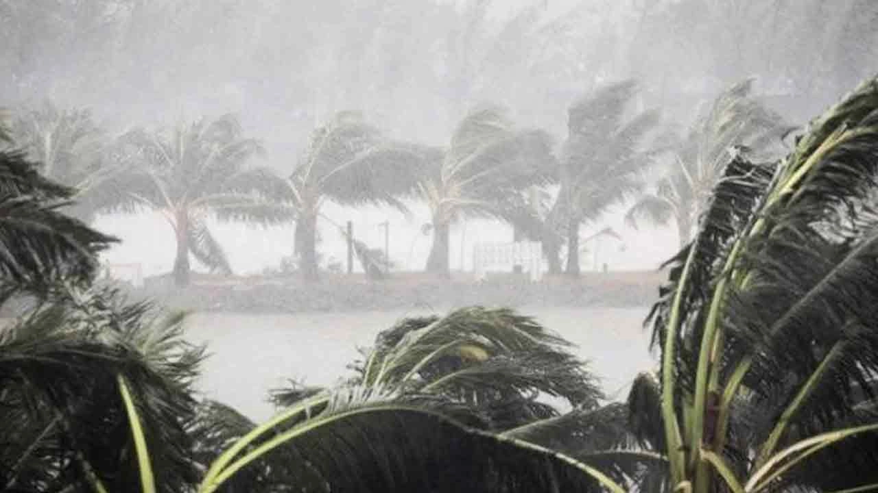 দুপুরের মধ্যে ১১ জেলায় ৬০ কিমি বেগে ঝড়ের আশঙ্কা