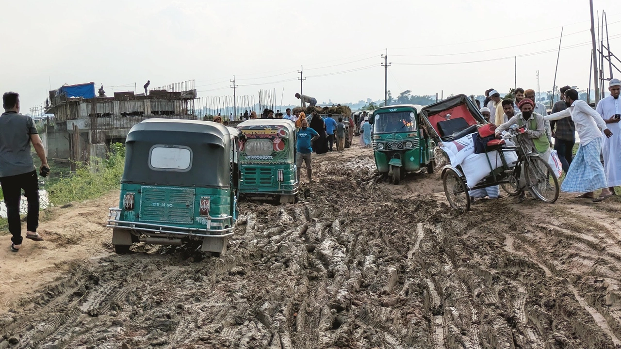 নূরপুর জিসি-কালীবাড়ি আঞ্চলিক সড়কের একাংশ