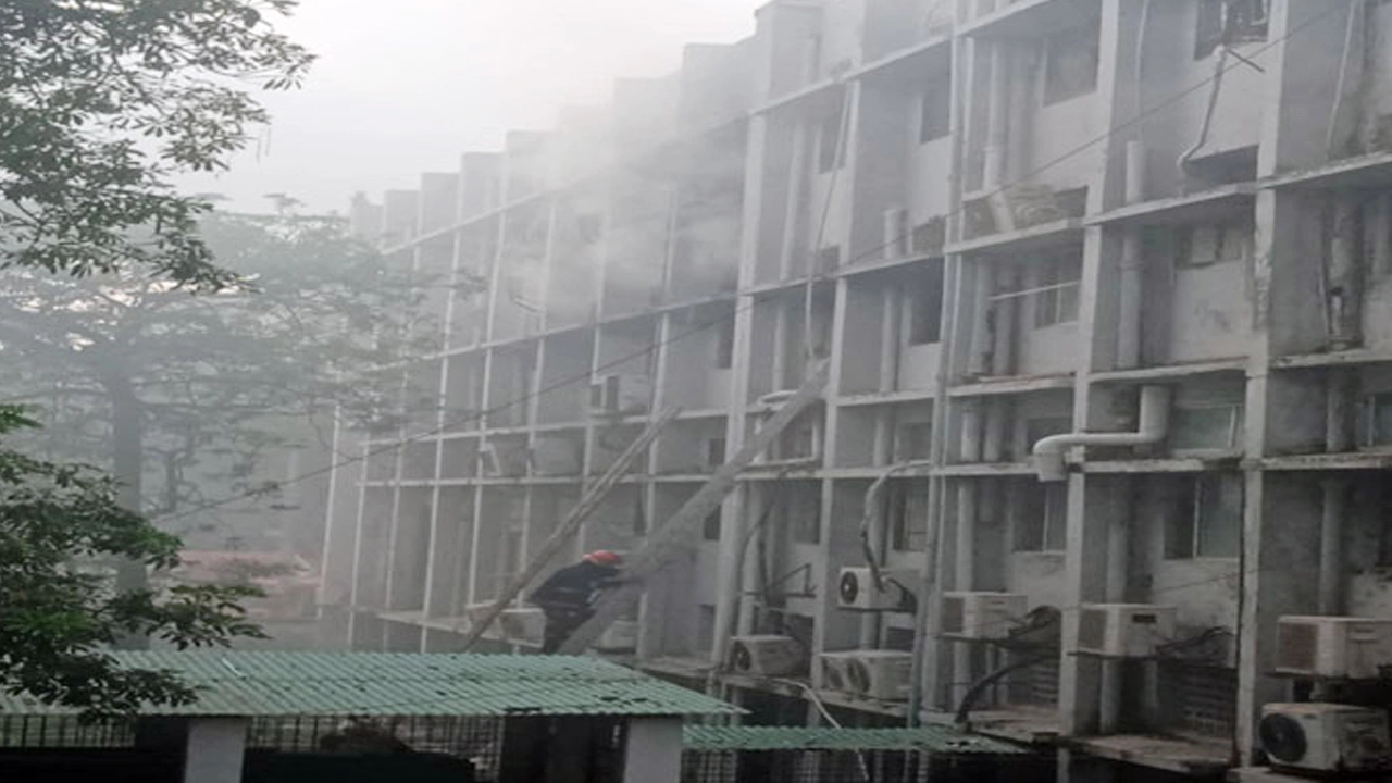 খুলনা মেডিকেল কলেজ হাসপাতালে আগুন