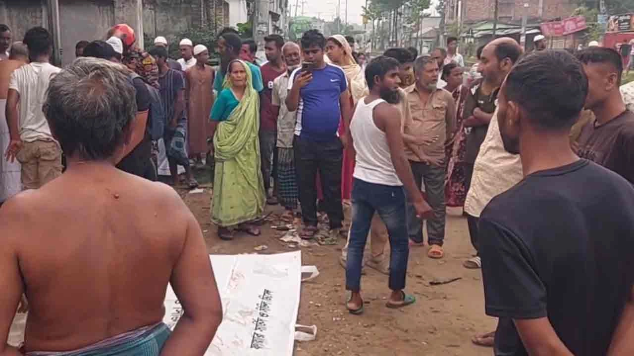 দ্রুতগতিতে মোটরসাইকেল নিয়ন্ত্রণ হারিয়ে ডিভাইডারের সাথে ধাক্কা লেগে দুই বন্ধুর মৃত্যু