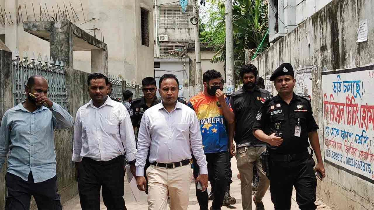 কেরানীগঞ্জ উপজেলা ইউএনও’র নেতৃত্বে নকল এনার্জি ড্রিংকস তৈরির কারখানায় অভিযান