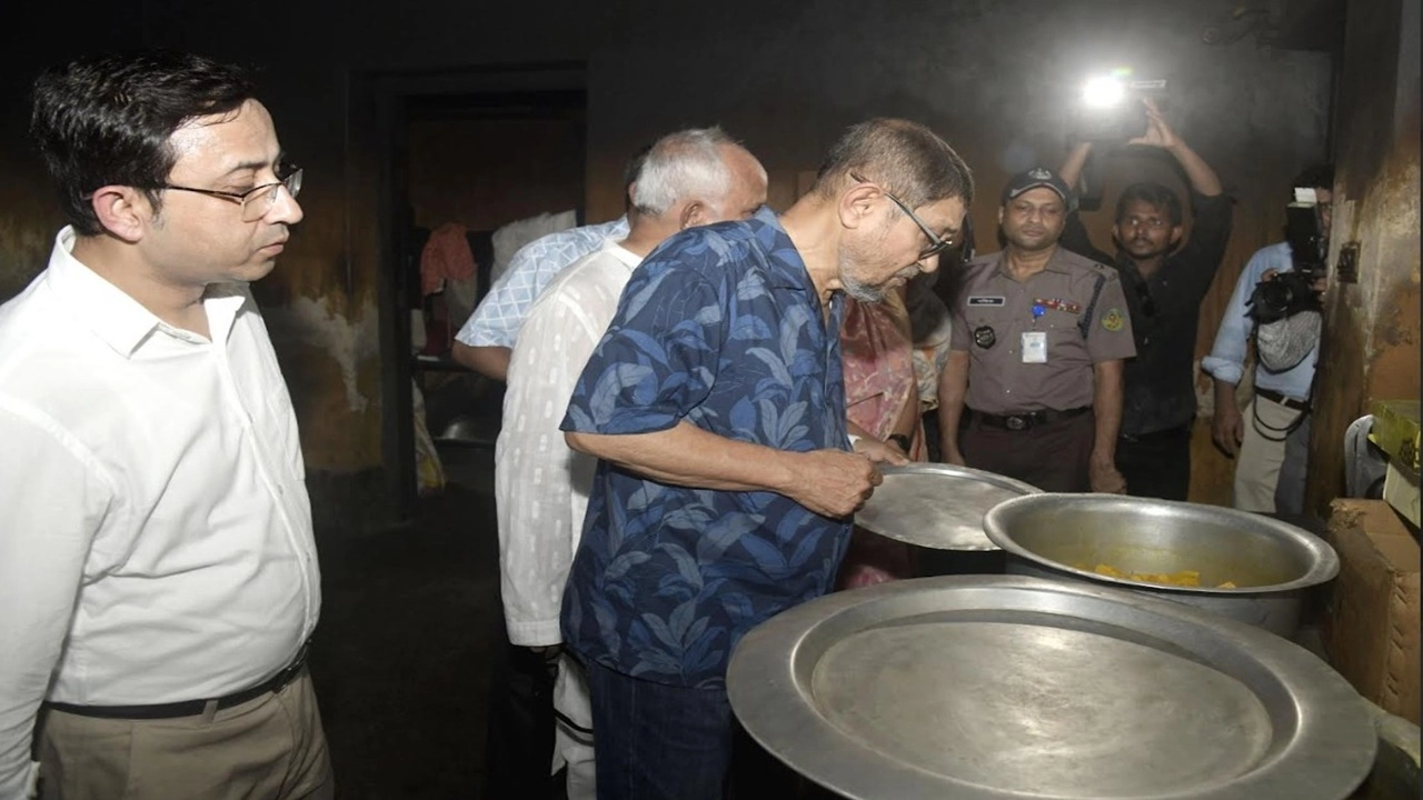 খুলনা ২৫০ শয্যা বিশিষ্ট জেনারেল হাসপাতাল পরিদর্শনে স্বাস্থ্যমন্ত্রী সরদার মো. সাখাওয়াত হোসেন।