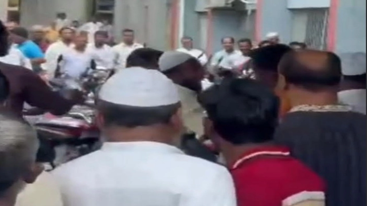 নেত্রকোনায় পশুর হাট ইজারা নিয়ে বিএনপি-জামায়াত সংঘর্ষ, কার্যক্রম স্থগিত