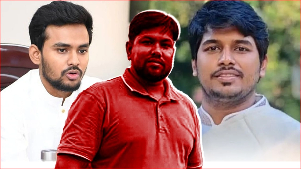 অন্তর্বর্তী সরকারের সাবেক উপদেষ্টা আসিফ মাহমুদের এপিএস মোয়াজ্জেম হোসেনের ভাই রিয়াজুল ইসলাম (মাঝে)