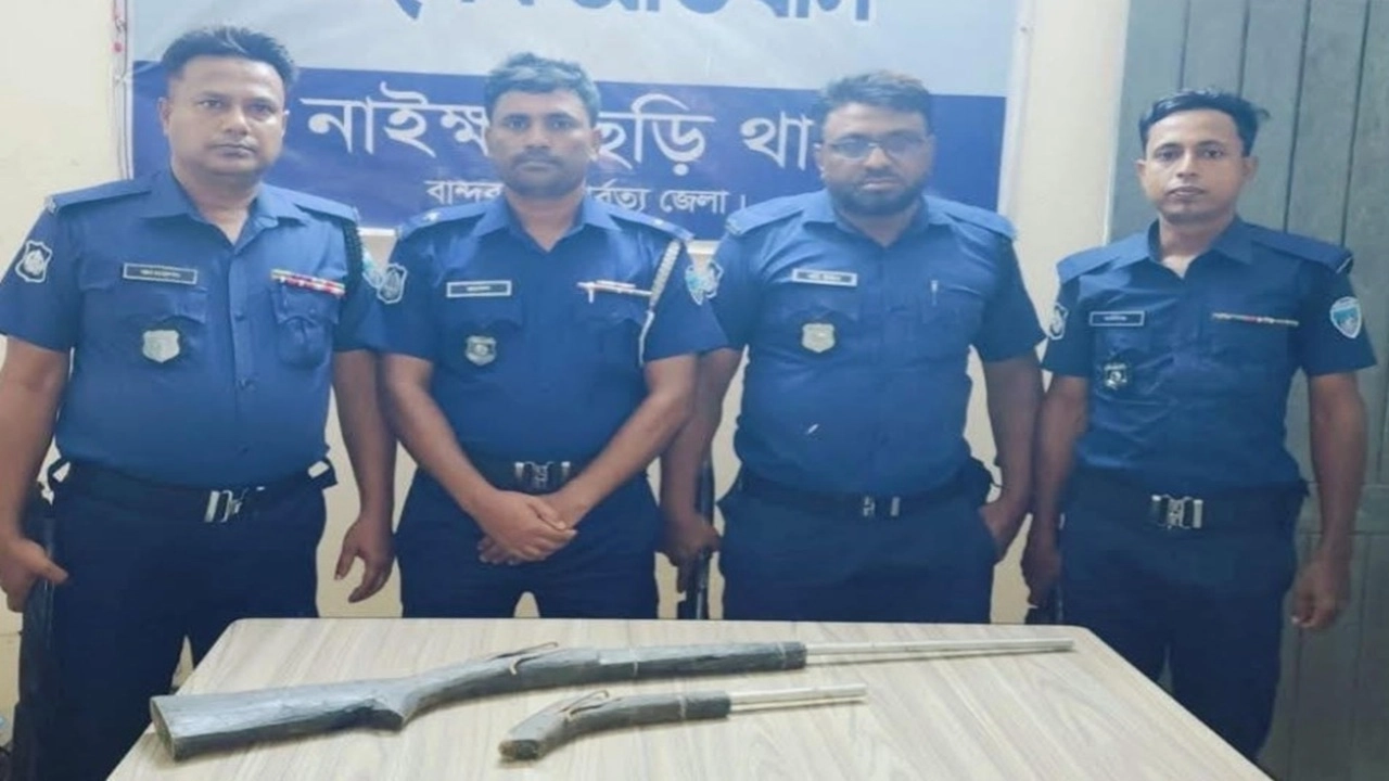 নাইক্ষ্যংছড়িতে পুলিশের বিশেষ অভিযানে ২টি দেশীয় বন্দুক উদ্ধার!