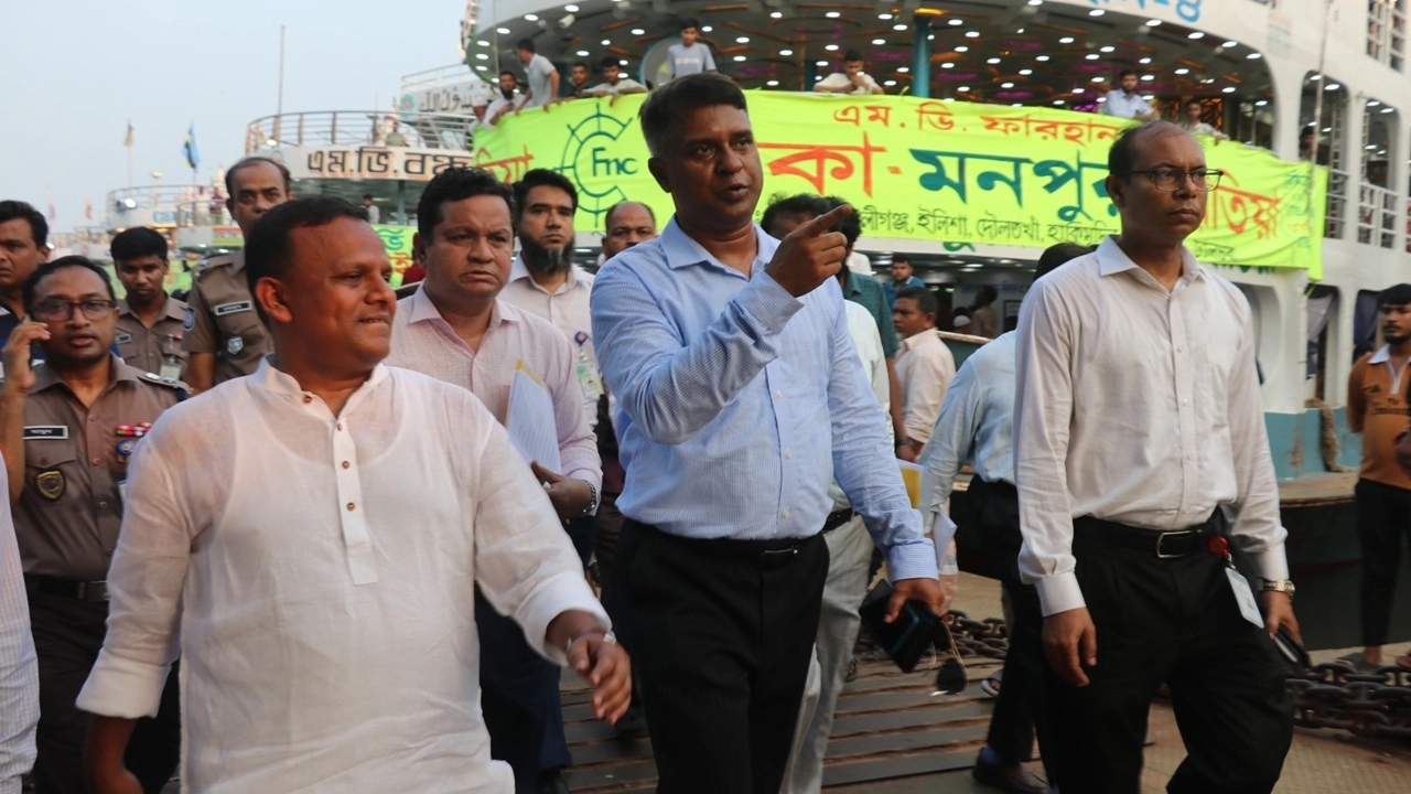 সদরঘাটে নৌপরিবহন প্রতিমন্ত্রী