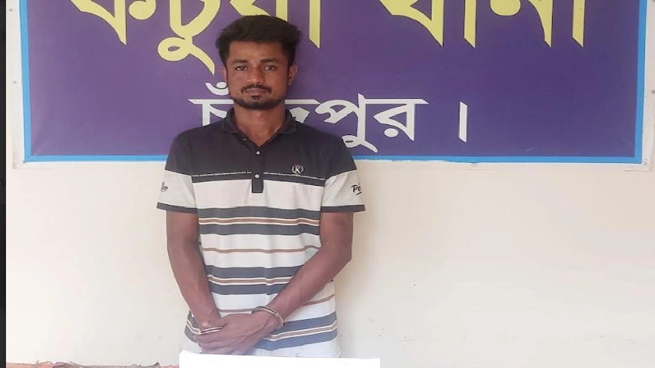 আটককৃত উপজেলা নির্বাহী কর্মকর্তার (ইউএনও) গানম্যান আনসার সদস্য শাহ মনির।