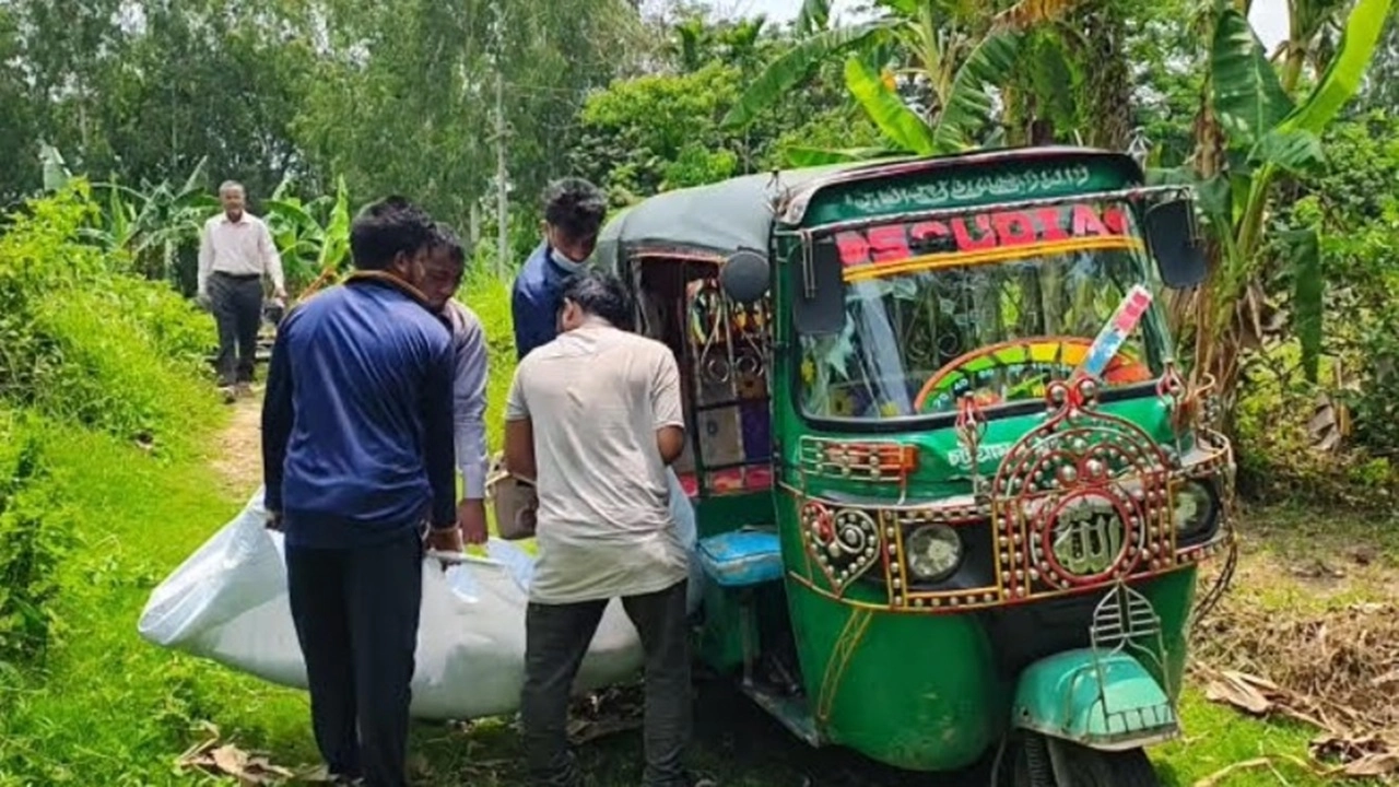 সড়কে ঝরল স্কুলছাত্রের প্রাণ