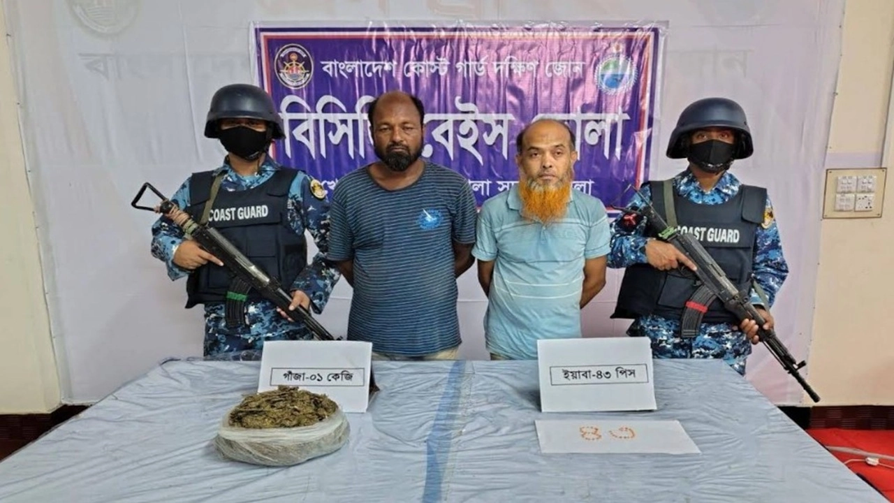ভোলায় কোস্ট গার্ডের অভিযান, ২ মাদক কারবারি আটক