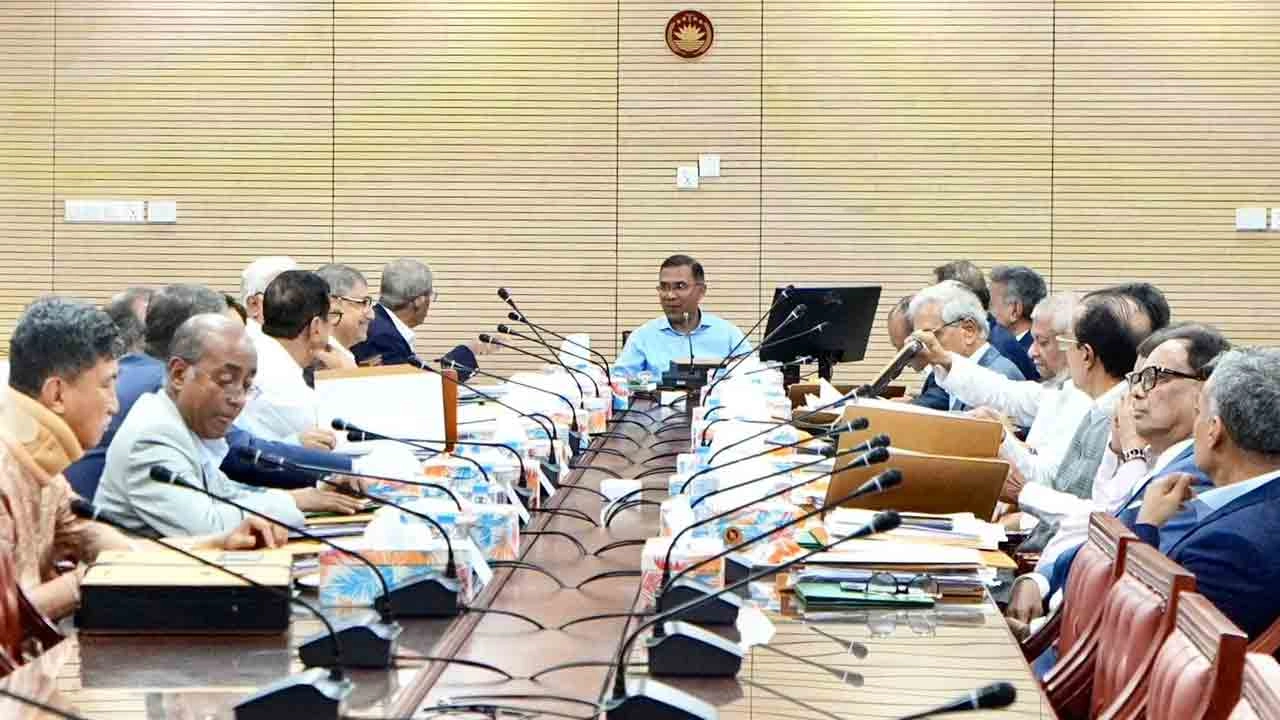 প্রধানমন্ত্রী তারেক রহমানের সভাপতিত্বে সচিবালয়ে বৃহস্পতিবার মন্ত্রিসভা বৈঠক অনুষ্ঠিত হয়।