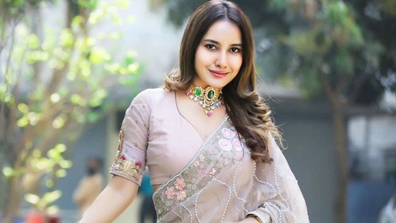 অভিনেত্রী ফারিন খান।