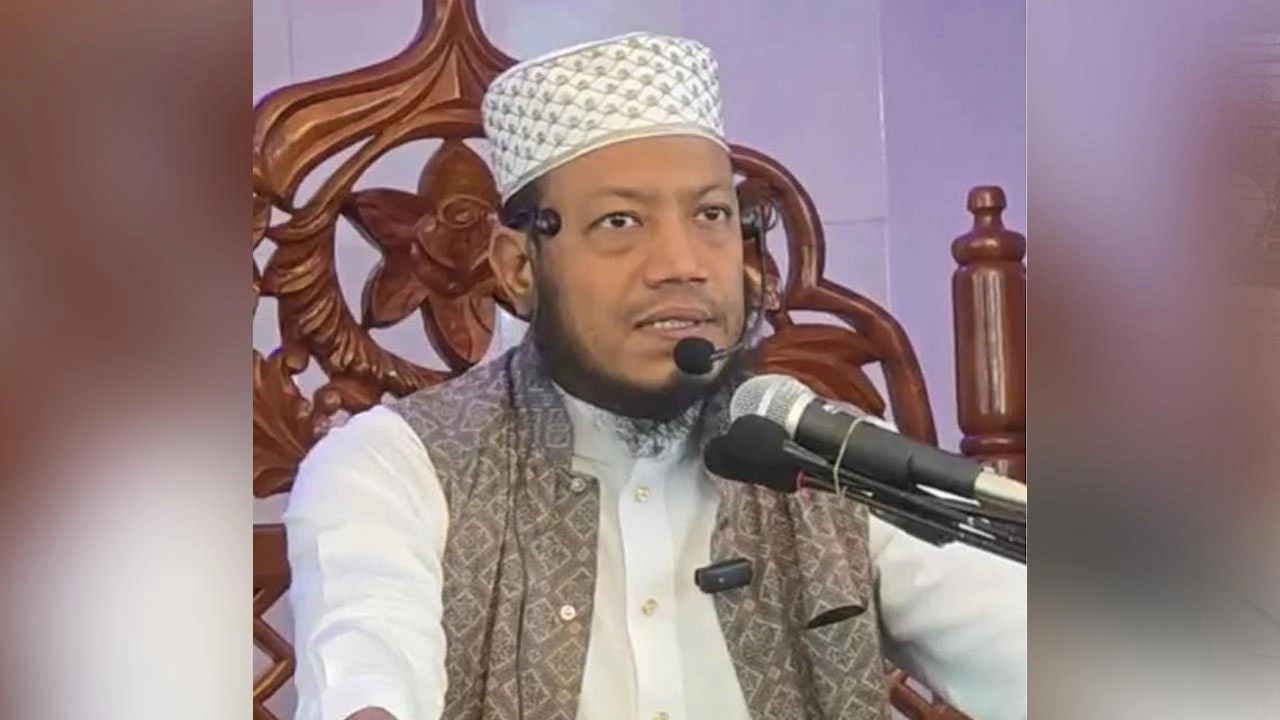 ইসলামী বক্তা ও সংসদ সদস্য মুফতি আমির হামজা।