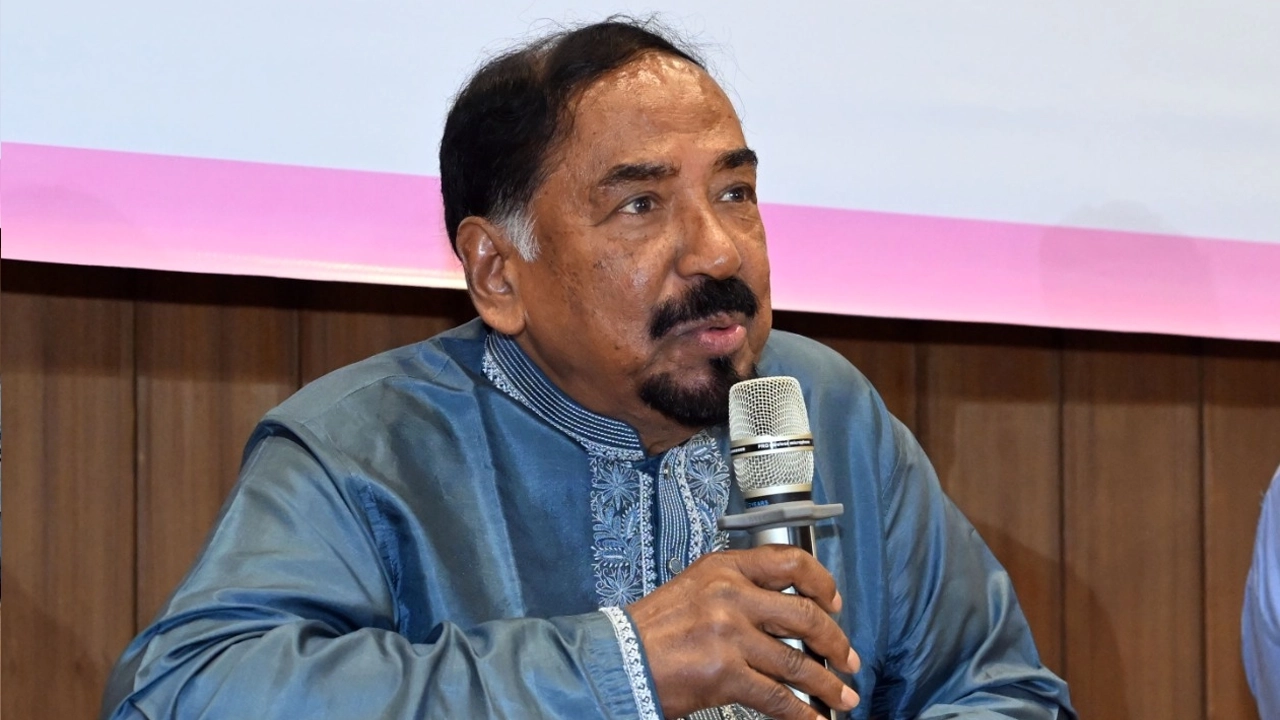 জাতীয় সংসদের স্পীকার হাফিজ উদ্দিন আহমদ বীর বিক্রম