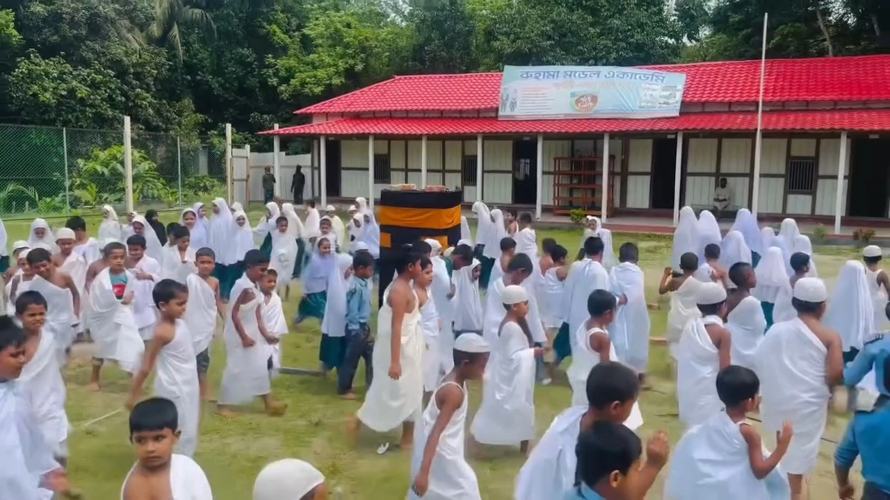 ইহরামে সজ্জিত কোমলমতি শিক্ষার্থীদের অংশগ্রহণে ব্যতিক্রমধর্মী হজ প্রশিক্ষণ