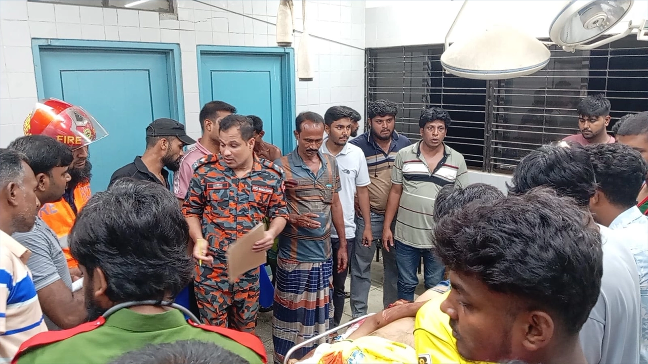 মেহেরপুরে ট্রাক ও মোটরসাইকেলের মুখোমুখি সংঘর্ষে দুই বন্ধুর মৃত্যুর ঘটনা ঘটেছে
