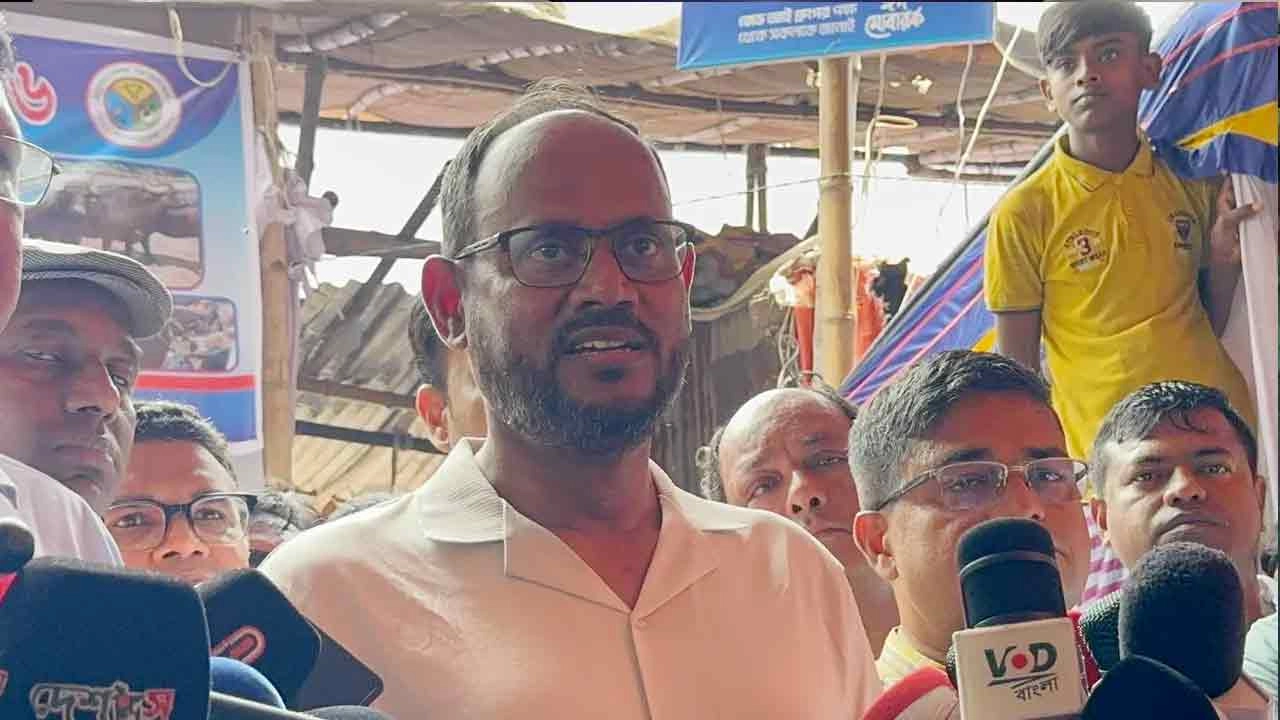 গাবতলী পশুর হাট পরিদর্শনে এসে বক্তব্য রাখেন মৎস্য ও প্রাণিসম্পদ প্রতিমন্ত্রী সুলতান সালাউদ্দিন টুকু