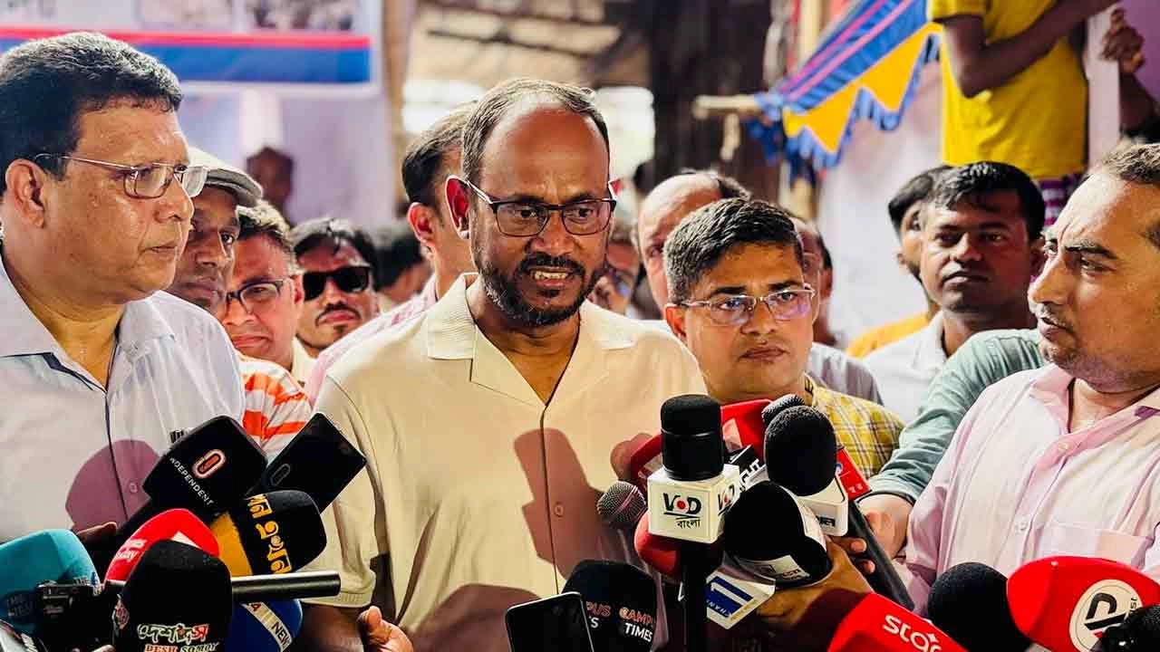 গাবতলী পশুর হাট পরিদর্শনে এসে বক্তব্য রাখেন মৎস্য ও প্রাণিসম্পদ  প্রতিমন্ত্রী সুলতান সালাউদ্দিন টুকু