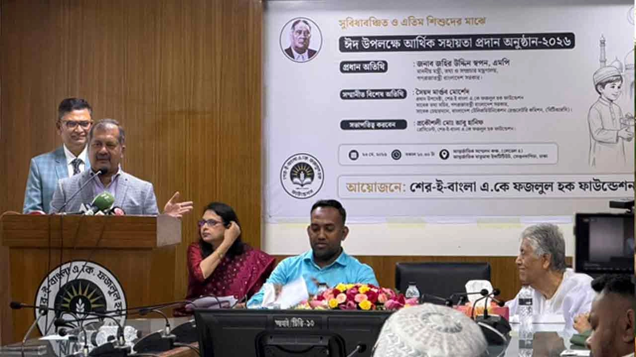 আর্থিক সহায়তা প্রদান অনুষ্ঠানে প্রধান অতিথির বক্তব্যে রাখেন তথ্য ও সম্প্রচার মন্ত্রী জহির উদ্দিন স্বপন