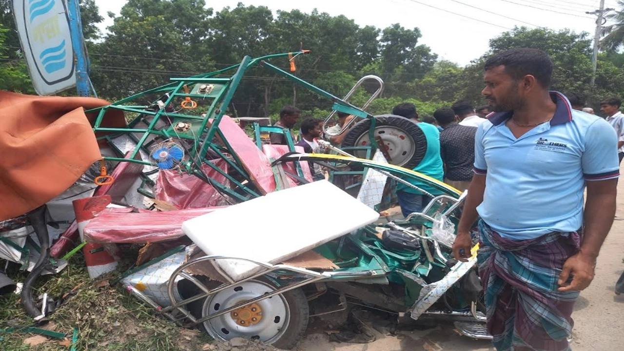 যশোর-খুলনা মহাসড়কে সড়ক দুর্ঘটনা