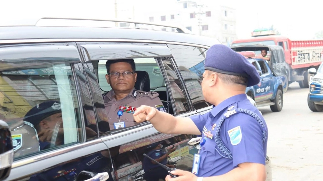 এলেঙ্গা পরিদর্শনে আইজিপি