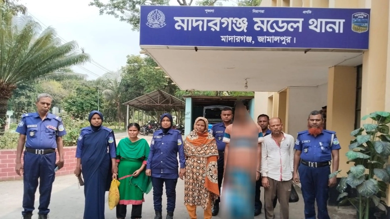 মাদারগঞ্জে দুই নারী মাদক ব্যবসায়ীসহ আটক ৩
