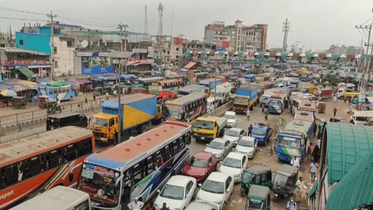 ঢাকা-চট্টগ্রাম মহাসড়কে দীর্ঘ যানজট