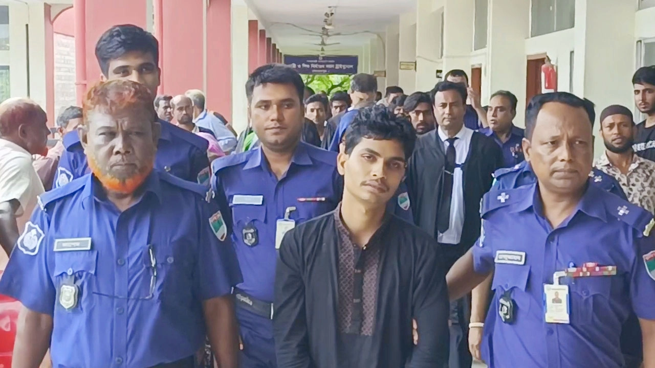 ধর্ষক শাকিল হোসেনকে আদালতে তোলা হয়