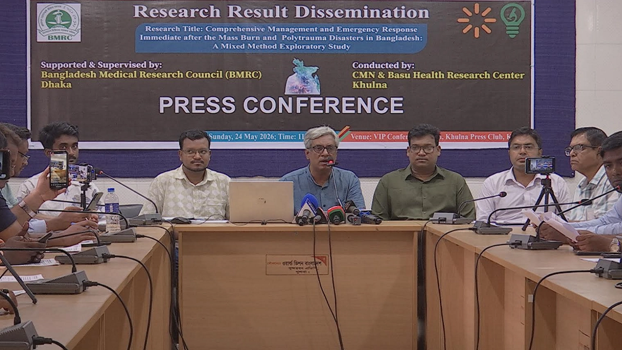 খুলনা প্রেসক্লাবের কনফারেন্স হলে আয়োজিত এক সংবাদ সম্মেলন