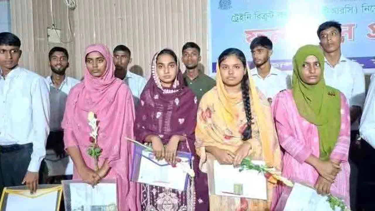 মাগুরায় পুলিশের চাকরি পেলেন ১৭ তরুণ-তরুণী