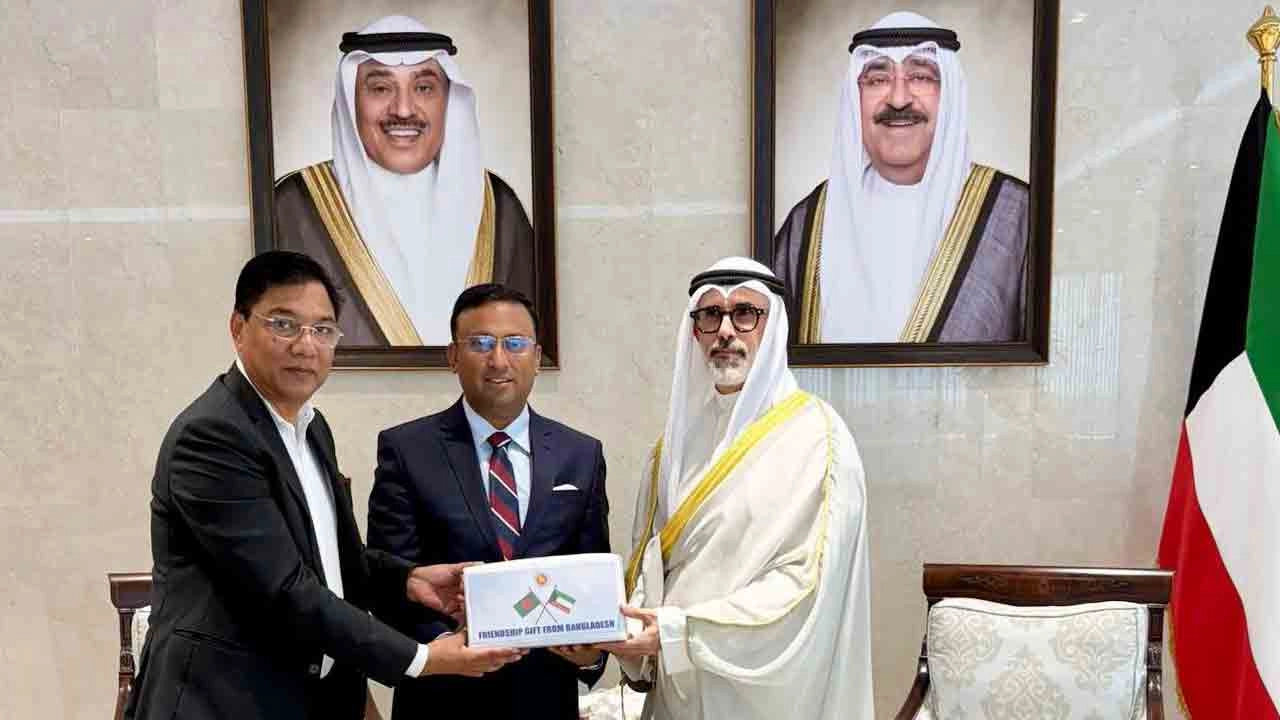 কুয়েতে বাংলাদেশের খাদ্য সহায়তা হস্তান্তর