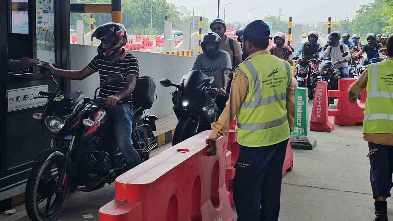 ঈদুল আজহায় গত ১২ ঘণ্টায় পদ্মা সেতু দিয়ে ২১ হাজার ৩৯৮টি যানবাহন পারাপার