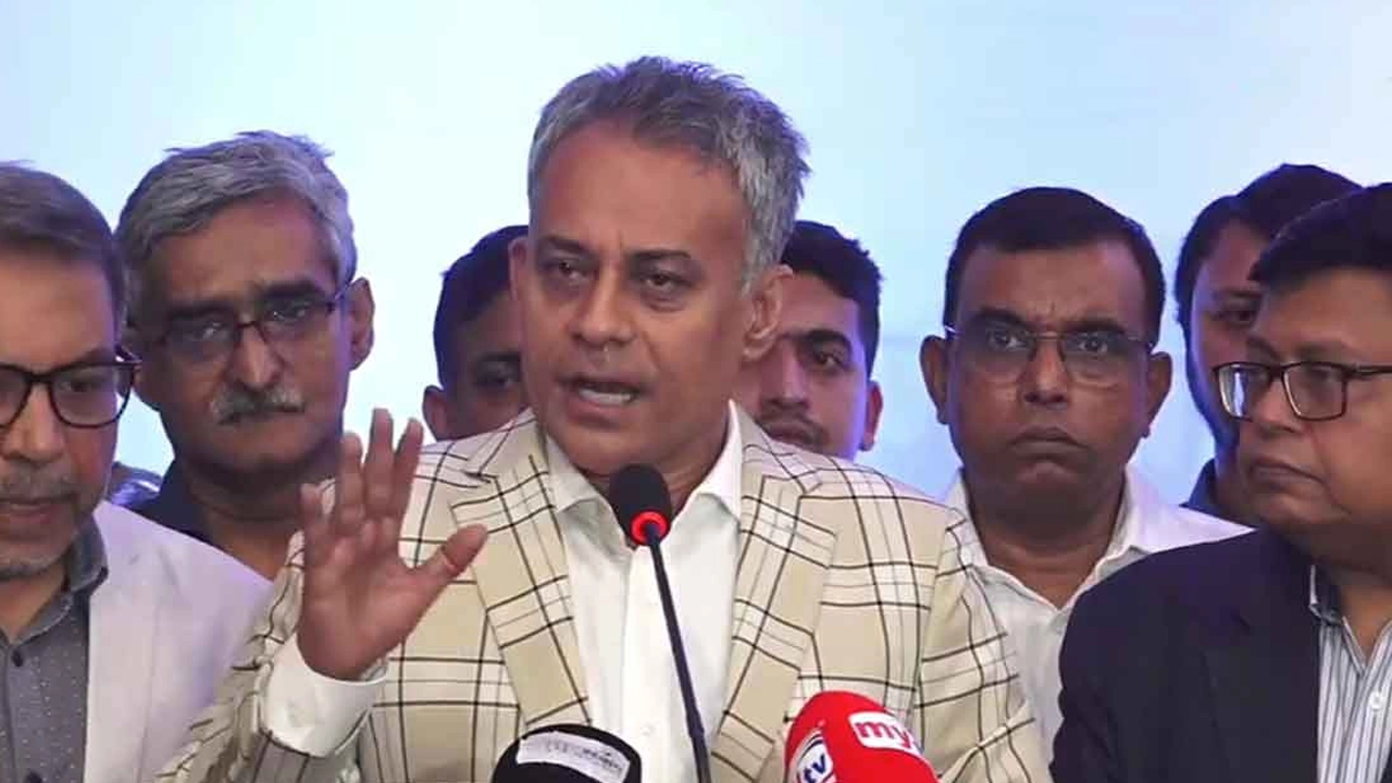 সড়ক পরিবহন ও সেতু, রেলপথ এবং নৌপরিবহন মন্ত্রী শেখ রবিউল আলম