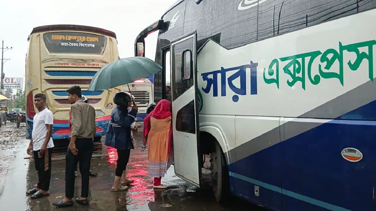 নারায়ণগঞ্জ অংশে দাঁড়িয়ে থাকা বাস