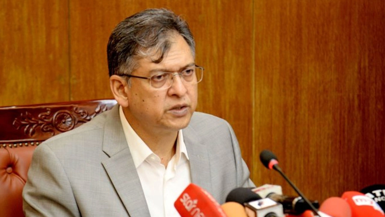 স্বরাষ্ট্রমন্ত্রী সালাহউদ্দিন আহমদ।